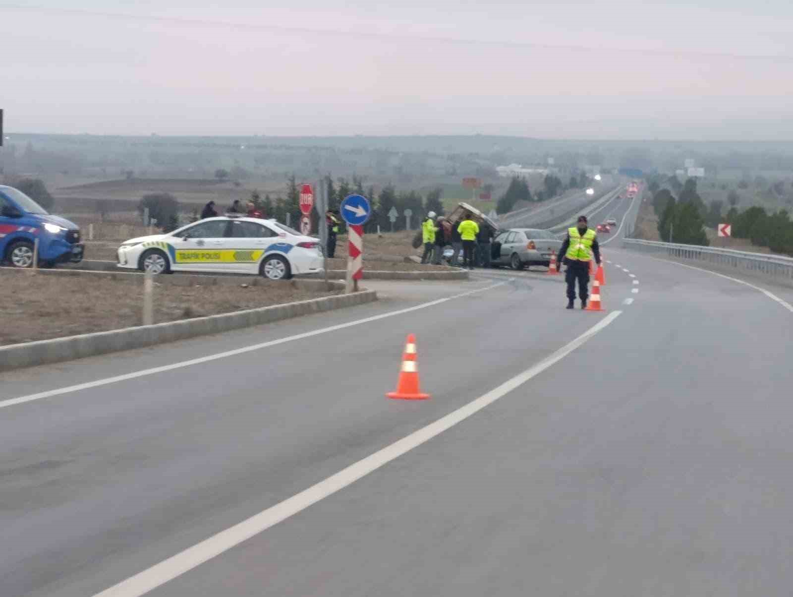 Kütahya’da otomobil ile traktör çarpıştı: 2 yaralı