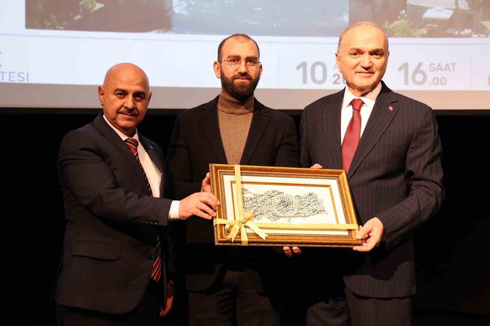 "Balkanlarda Türkçe birleştirici bir rol oynuyor"