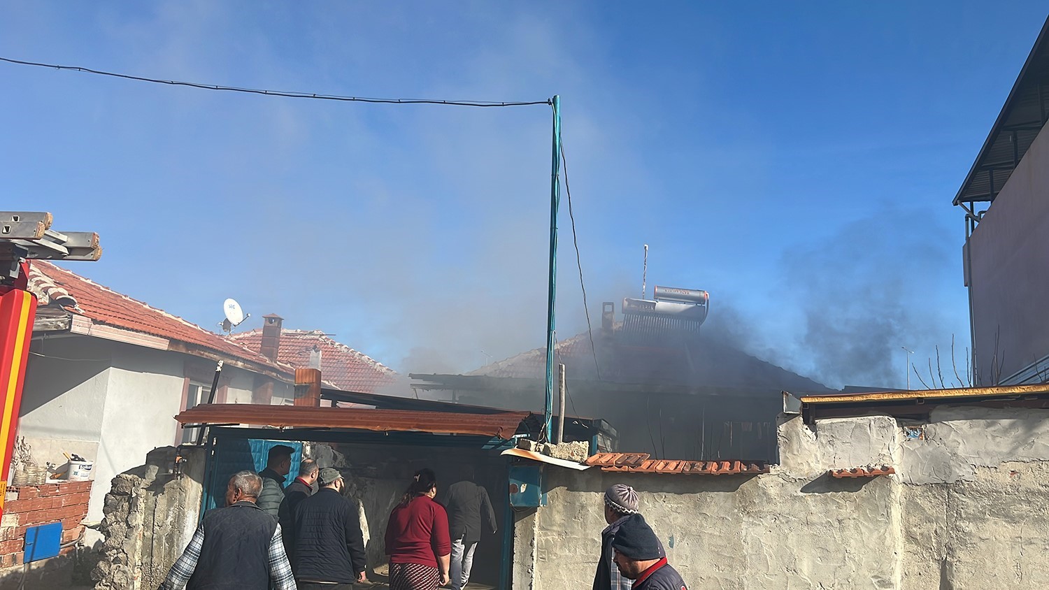 Kula’da müstakil evde çıkan yangın paniğe neden oldu