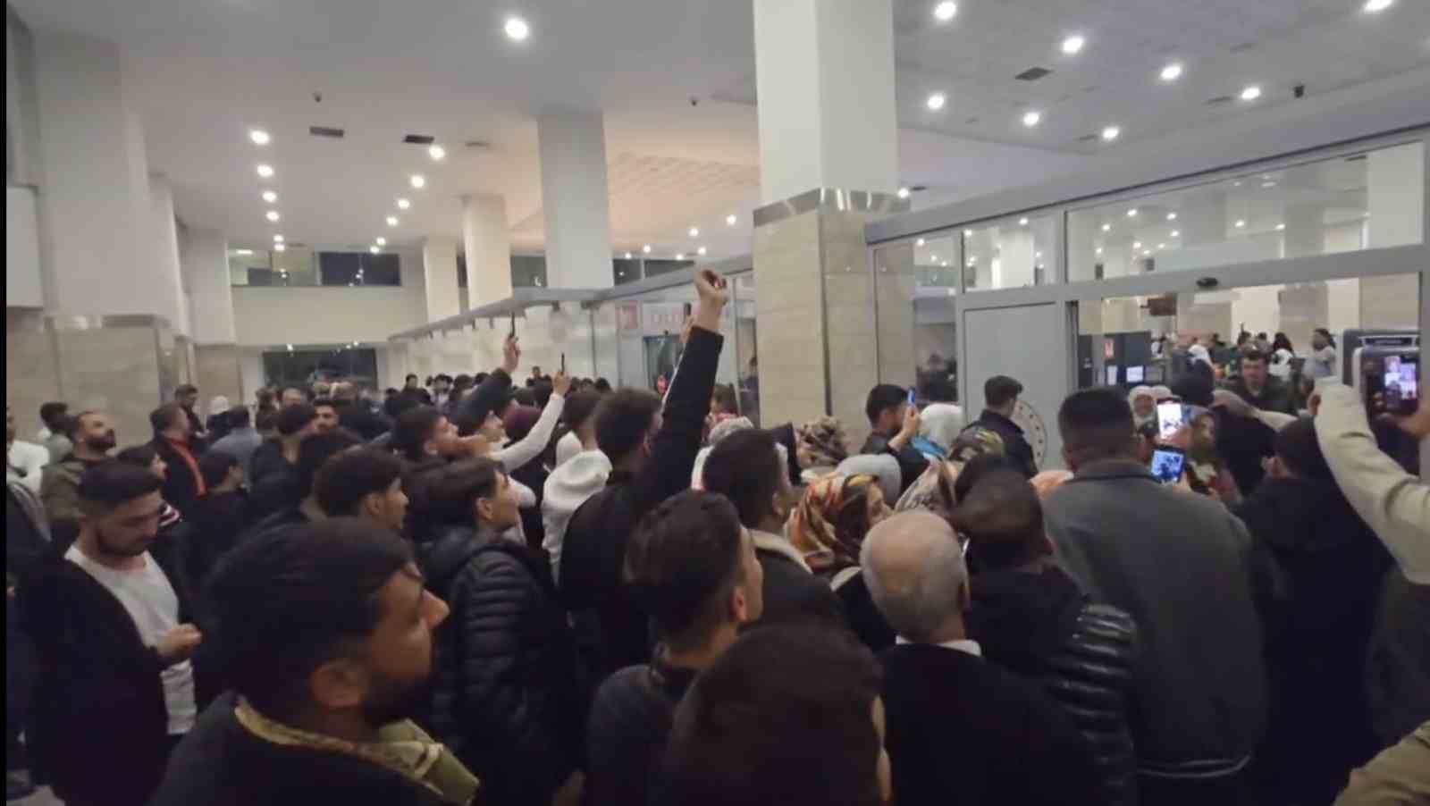 Diyarbakır’da umreye giden vatandaşlar yurda döndü