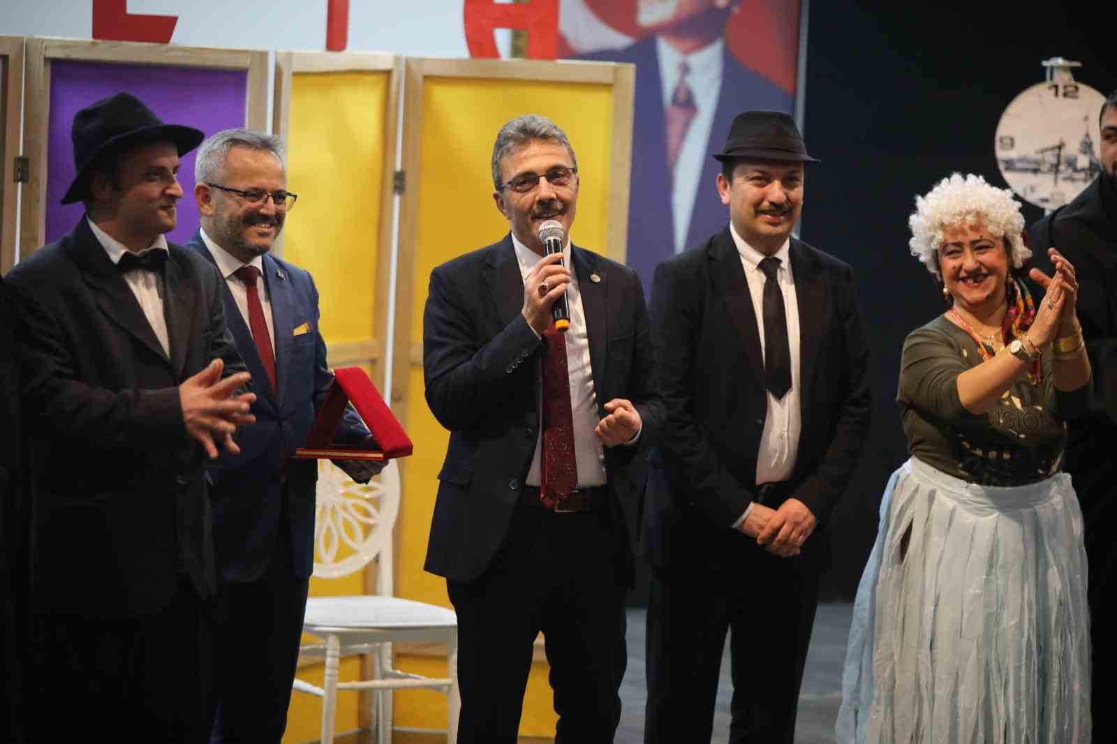 Erenler’de "Fadıl & Faik Yanlış Anlama" oyunu sahnelendi