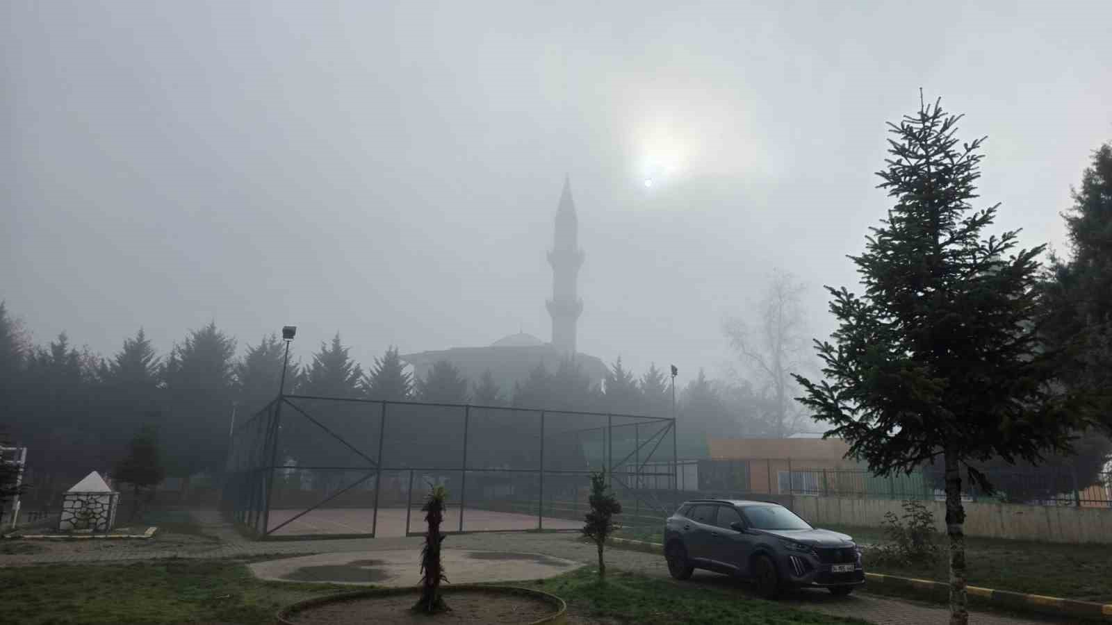 Düzce’de sis etkili oldu