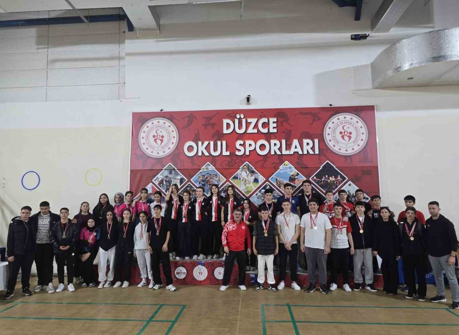 161 sporcu bilek güreşinde mücadele etti