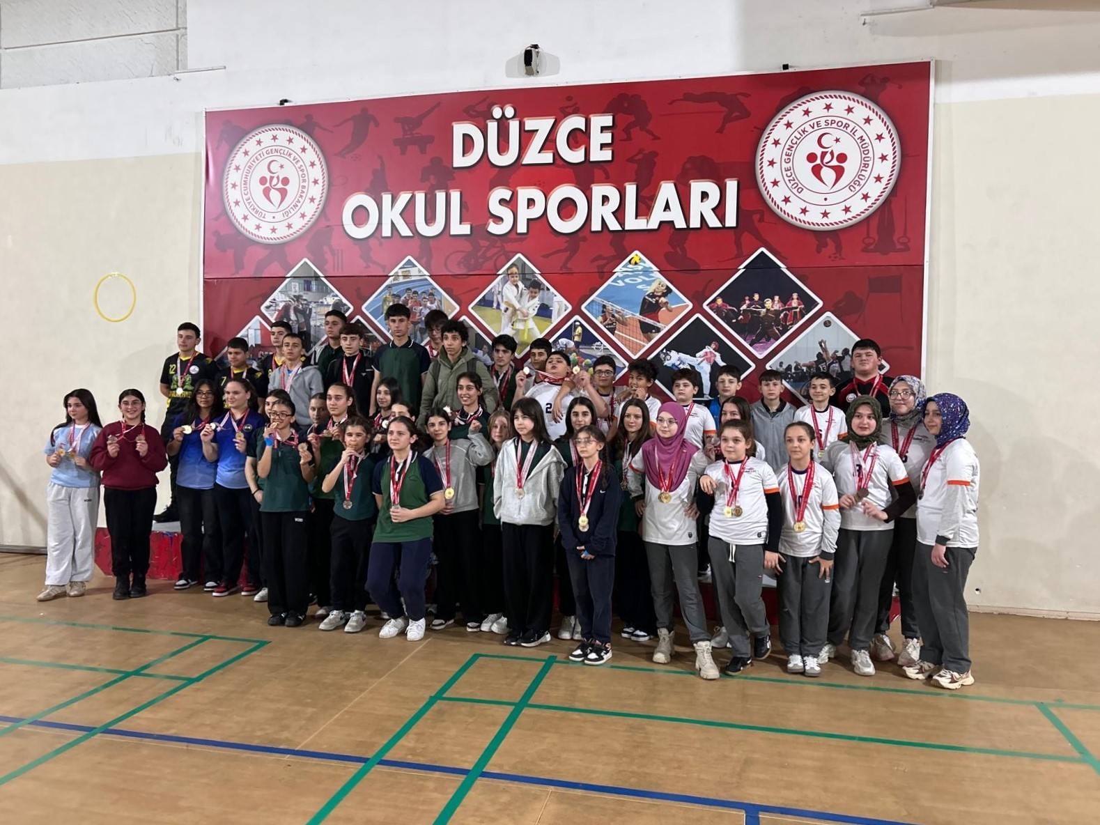 161 sporcu bilek güreşinde mücadele etti