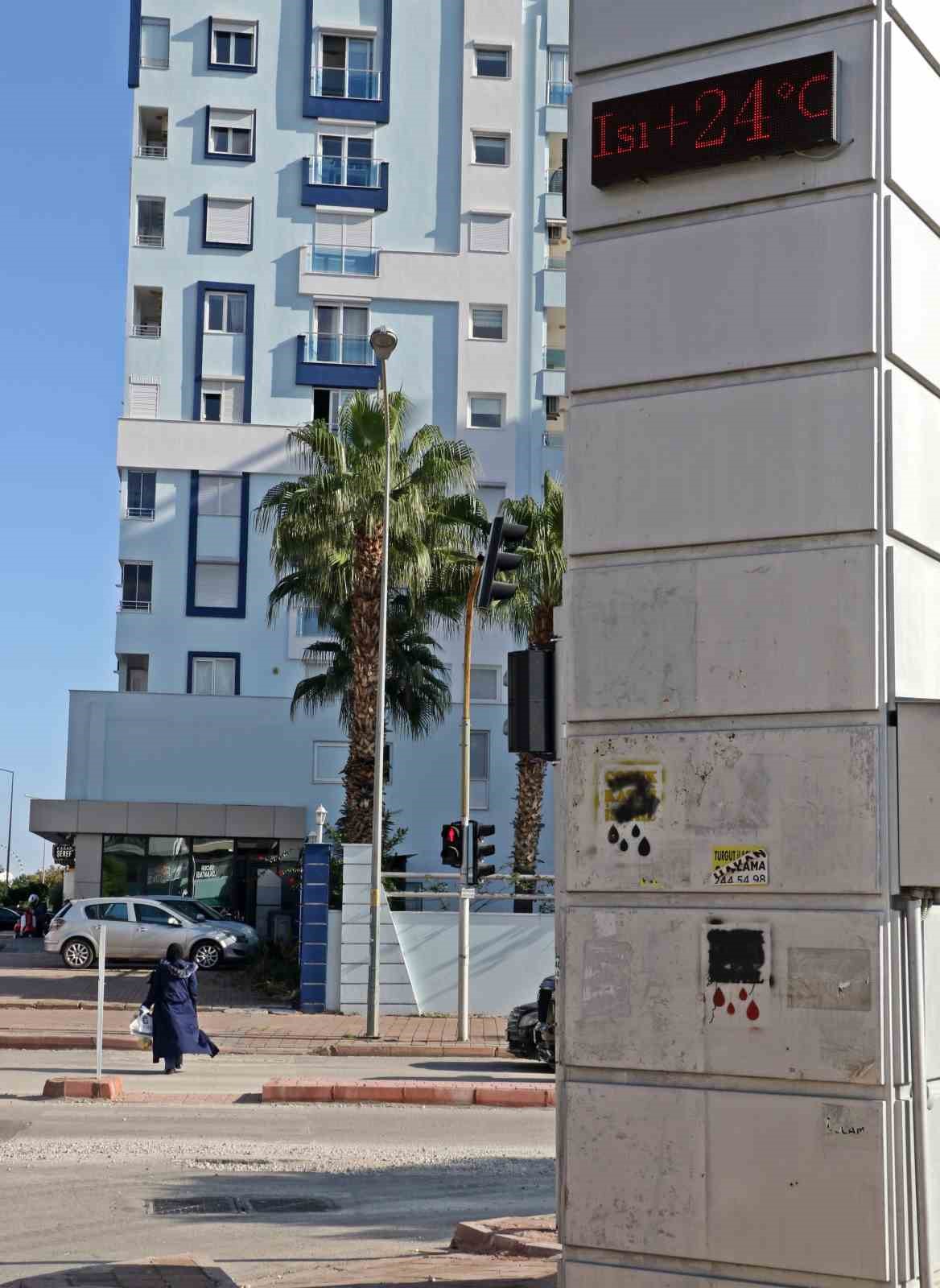 Antalya’nın gecesi kış, gündüzü yaz: "Akşam soba yaktık, gündüz güneşleniyoruz"