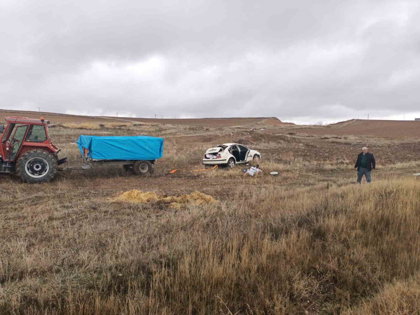 Çorum’da otomobil şarampole yuvarlandı: 2 yaralı