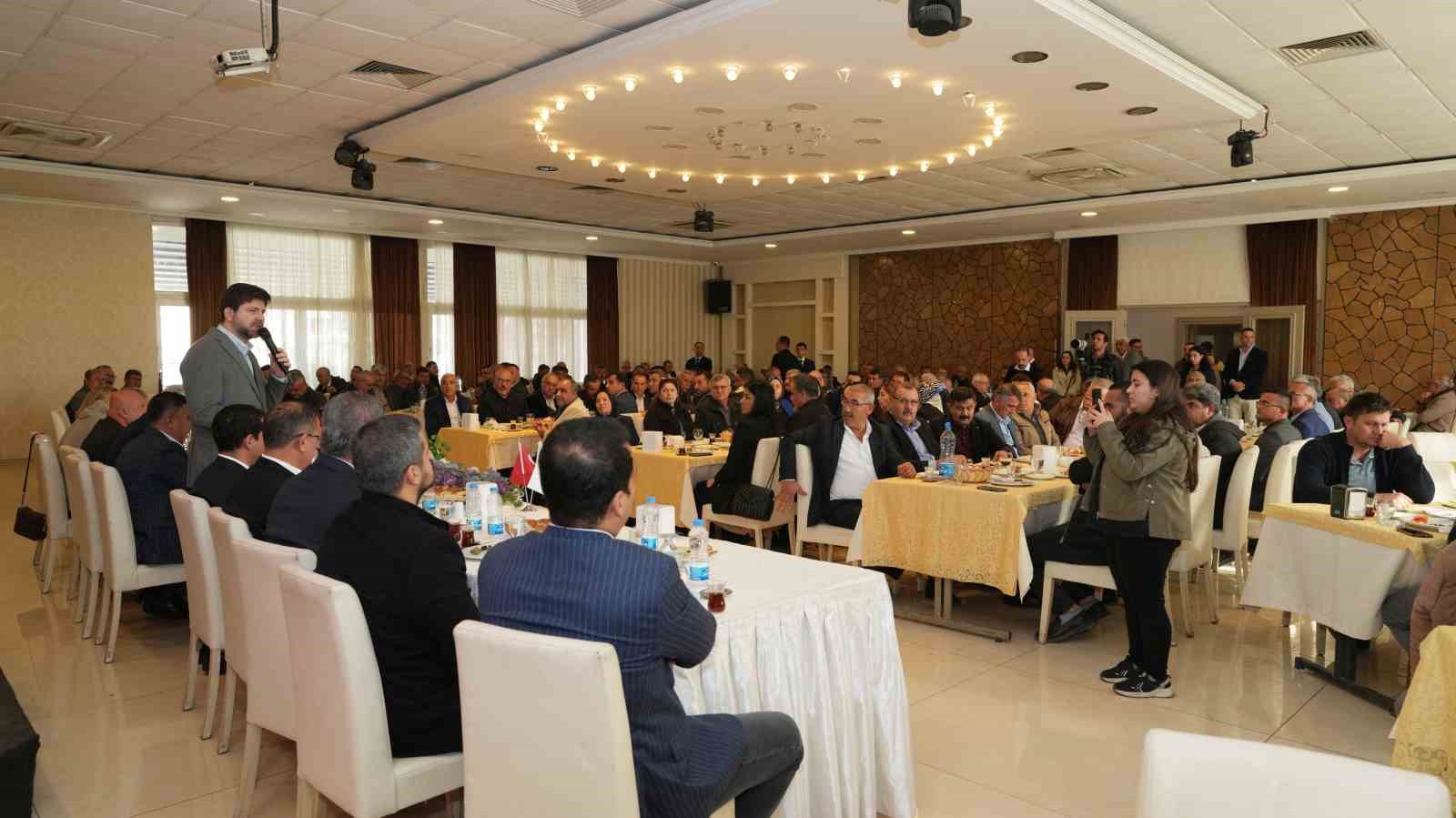 Tarsus Belediyesi ve MESKİ muhtarlarla değerlendirme toplantısında buluştu