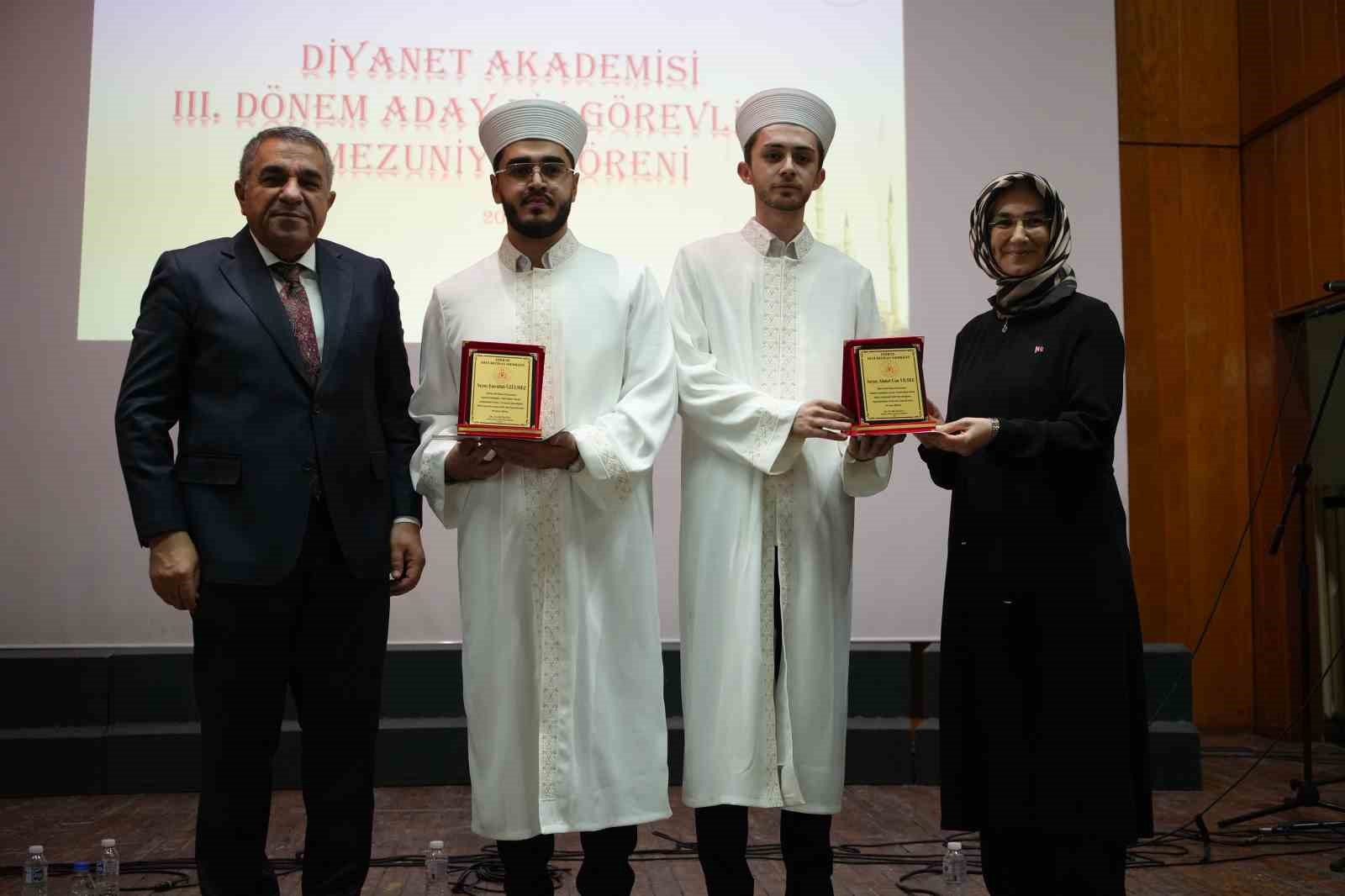 Edirne’de Dini İhtisas Merkezi ilk mezunlarını verdi