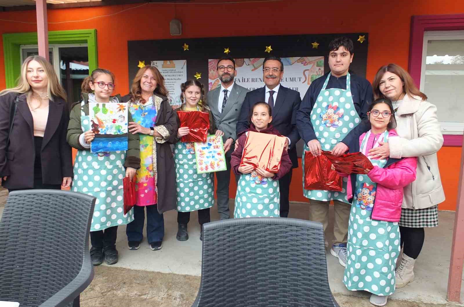 Üniversiteliler, engelli gençleri sevindirdi