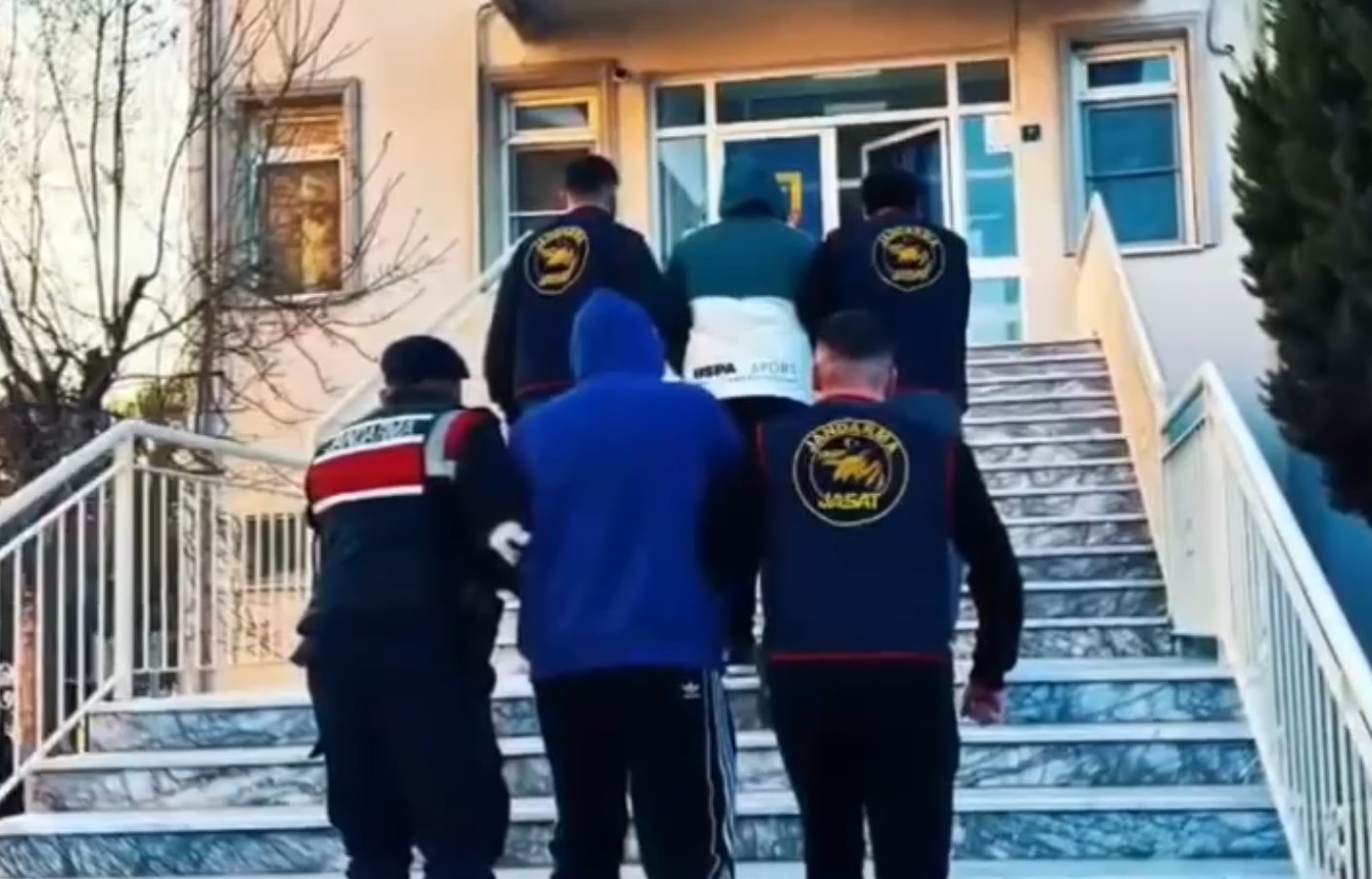 S&ouml;ke&rsquo;de silahlı paylaşım yapan şahıslara operasyon: 4 g&ouml;zaltı
