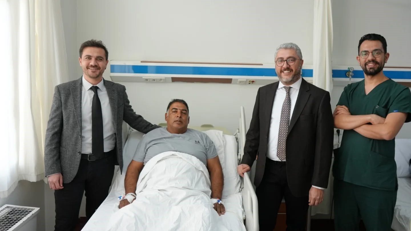 Aydın’da ilk kez ağız içinden alınan doku ile yeni idrar yolu oluşturuldu