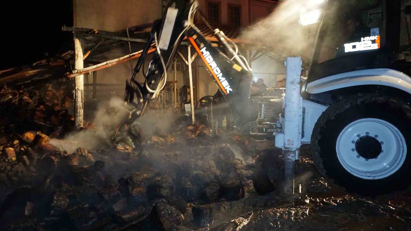 Kalorifer kazanı patladı, yangın çıkan ev kullanılamaz hale geldi