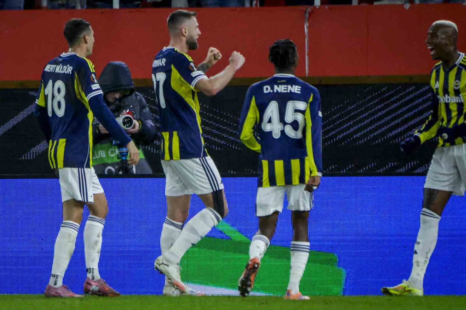 UEFA Avrupa Ligi: Brann: 0 - Fenerbahçe: 3 (İlk yarı)
