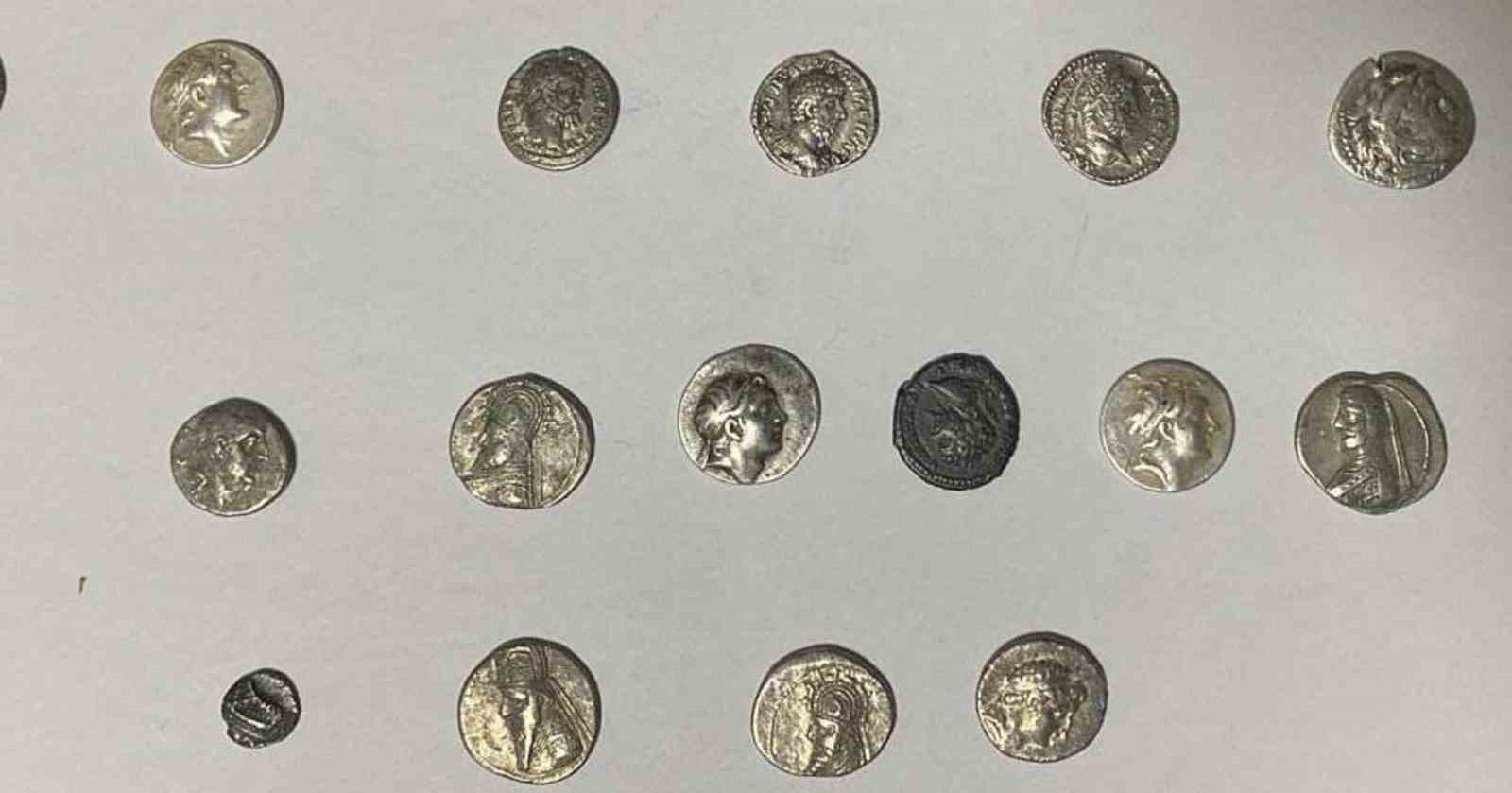 Hatay’da 26 sikke kargo ile göndermek üzereyken ele geçirildi