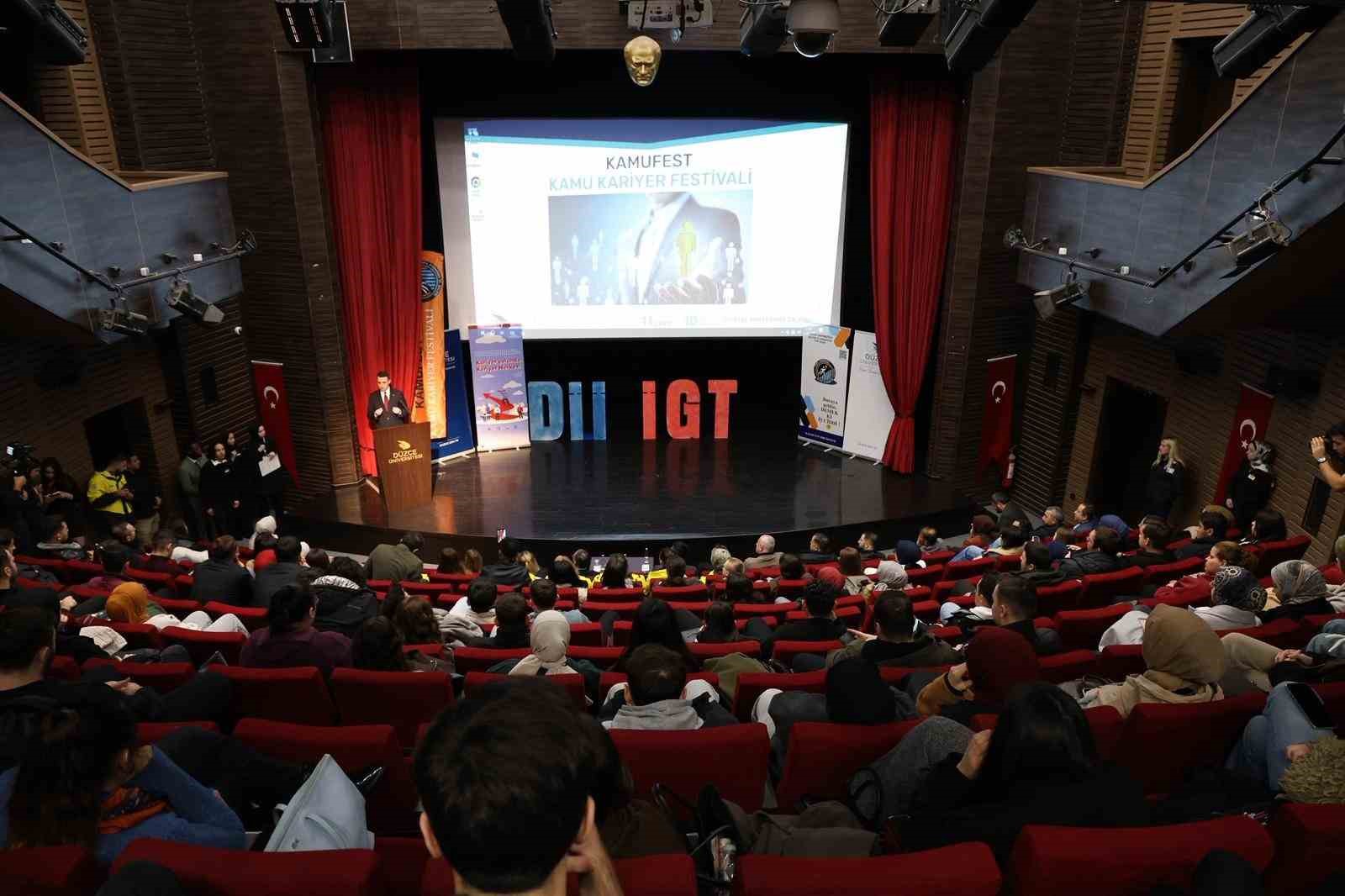 D&uuml;zce &Uuml;niversitesi &ouml;ğrencileri ile kamu sekt&ouml;r&uuml;n&uuml; buluştu
