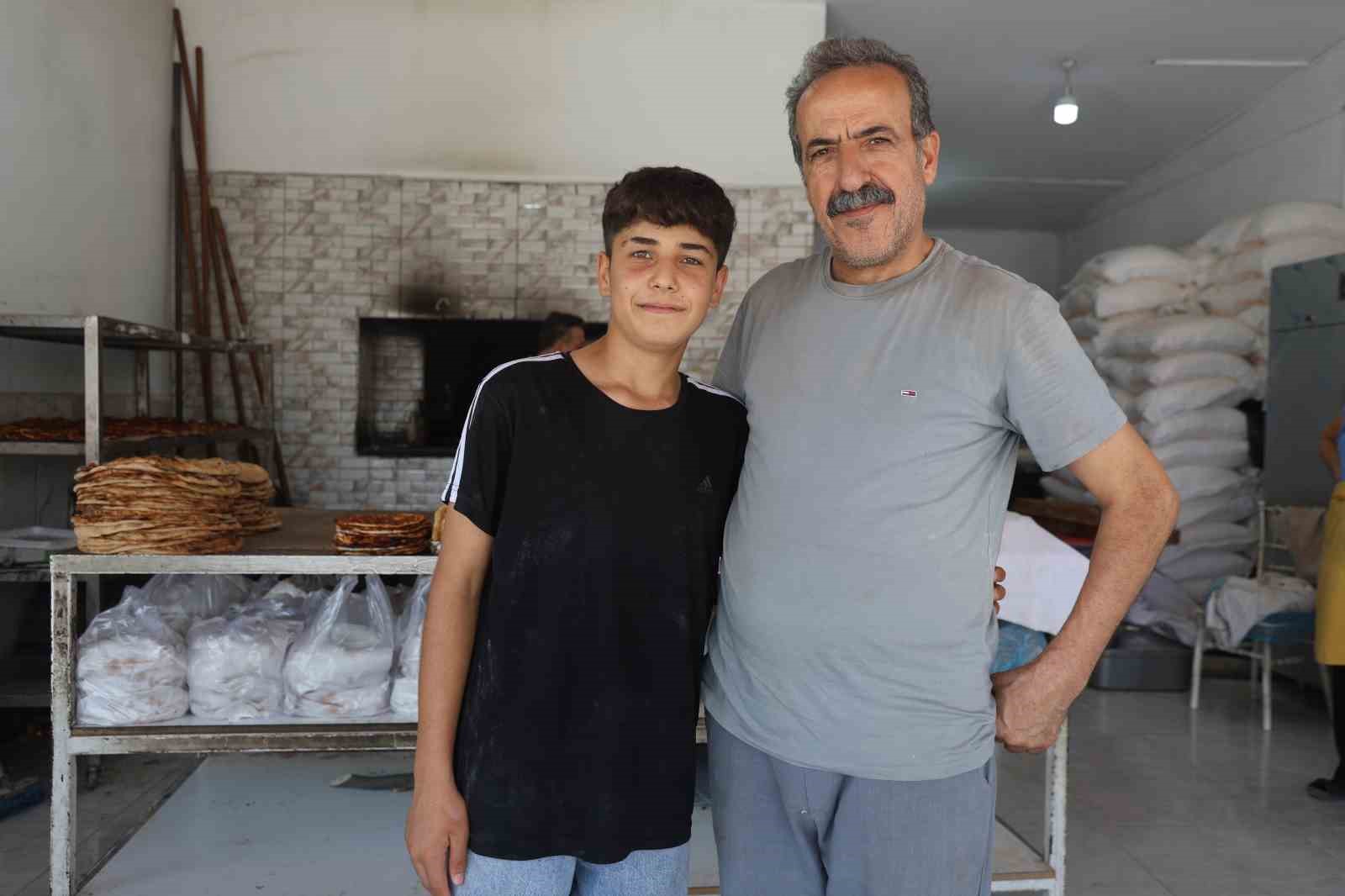 Fırında yerleri süpürerek çıraklığa başlayan 16 yaşındaki çocuk, 6 yıldır meslek öğrenmek için emek veriyor
