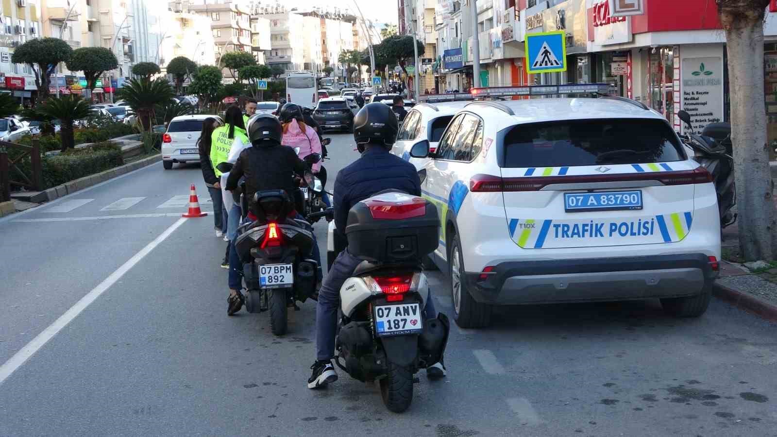 Manavgat’ta 294 motosikletliye 1 milyon liraya yakın ceza kesildi
