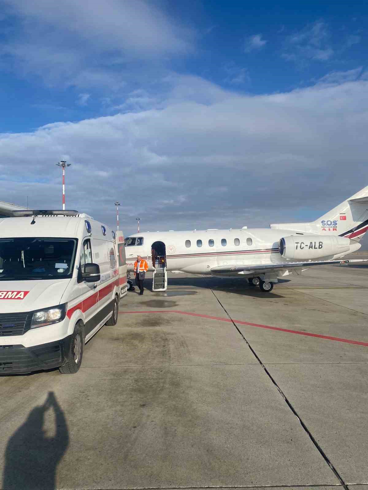Ağrı’da yemek borusu gelişmeyen bebek ambulans uçakla Elazığ’a sevk edildi