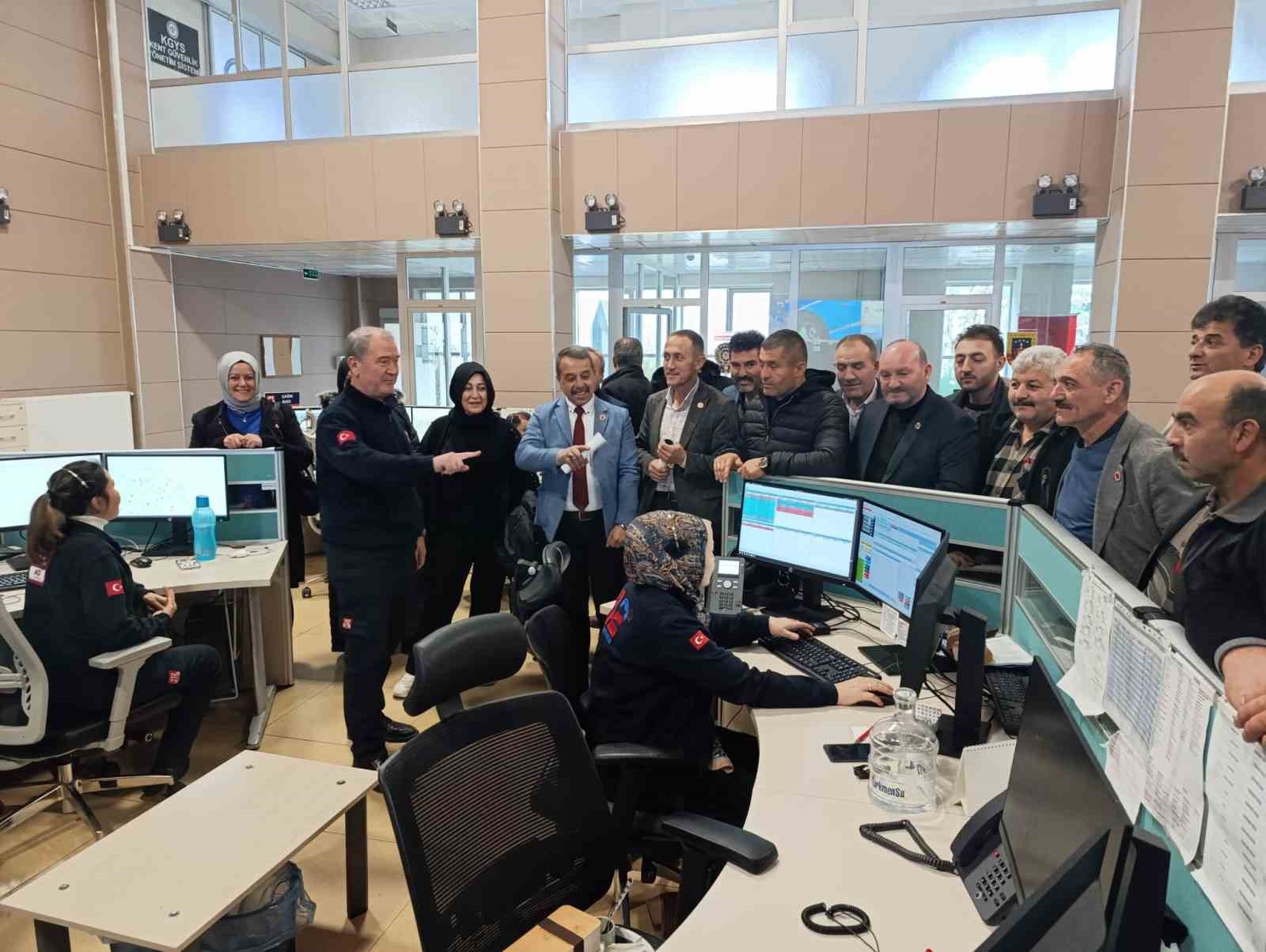 Müdür Tamer Yiğit: "Her türlü acil durumda muhtarlarımızın vereceği bilgi çok kıymetlidir"
