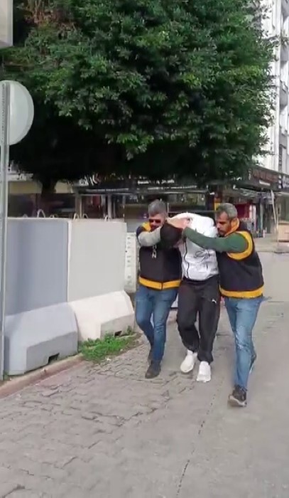 Kafeye otomatik tüfekle ateş eden şüpheli yakalandı
