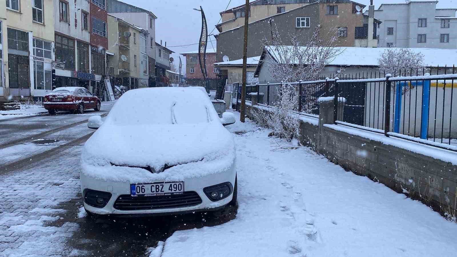 Karlıova beyaza büründü
