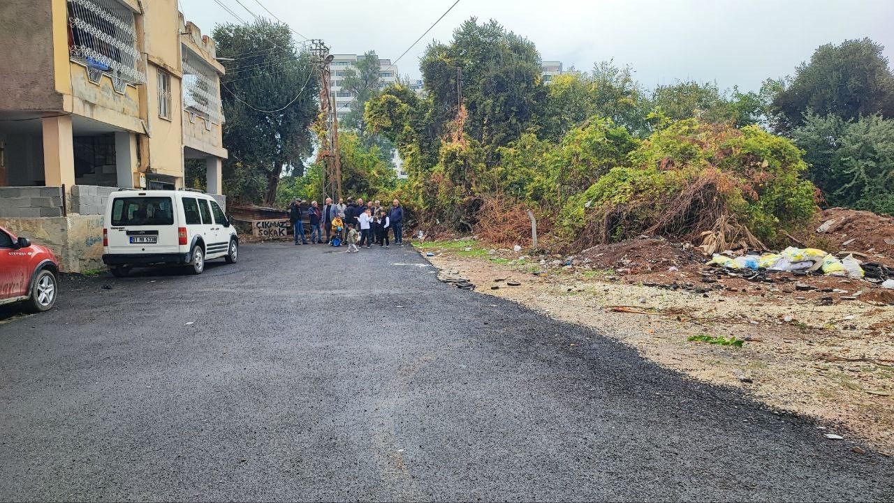 Mahallenin yol ve yeşil alanı belediye tarafından bir türlü yapılmadı