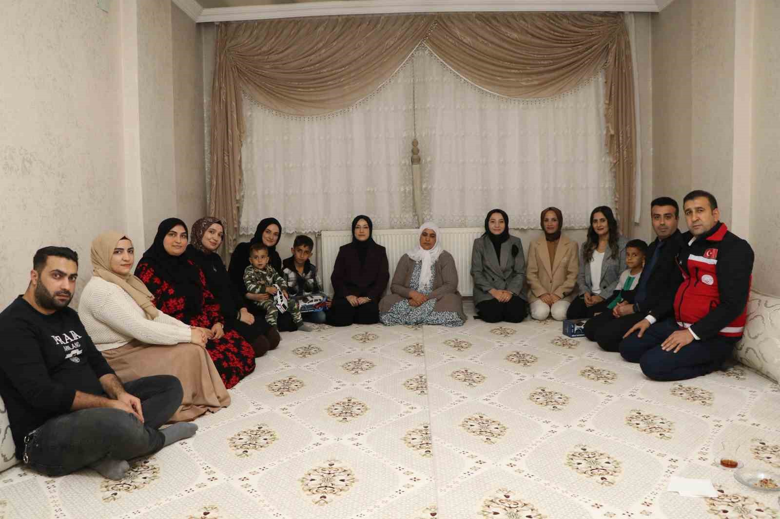 Vali Kızılkaya’nın eşi, şehit ailesi, koruyucu aile ve kadın üreticilerle bir araya geldi