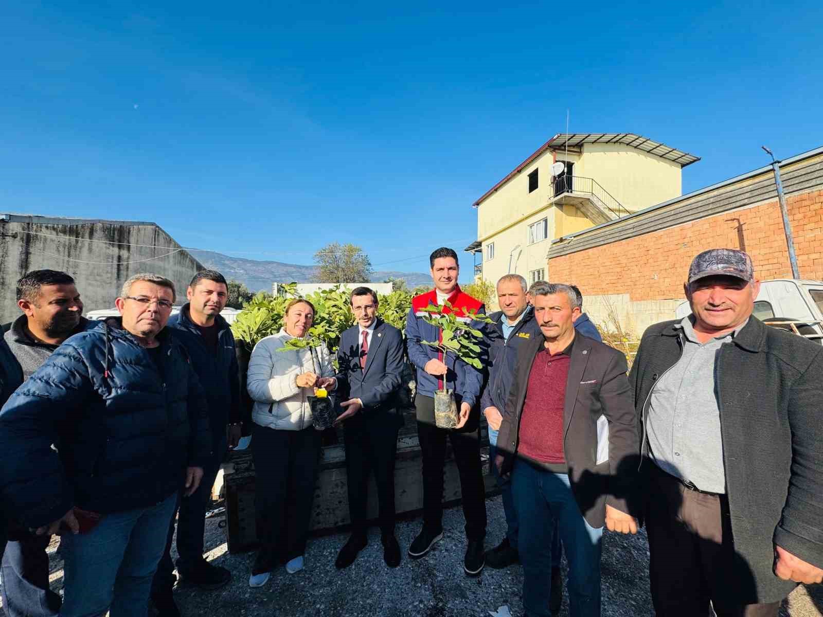 Bozdoğan’da 8 bin 700 adet fidan dağıtıldı
