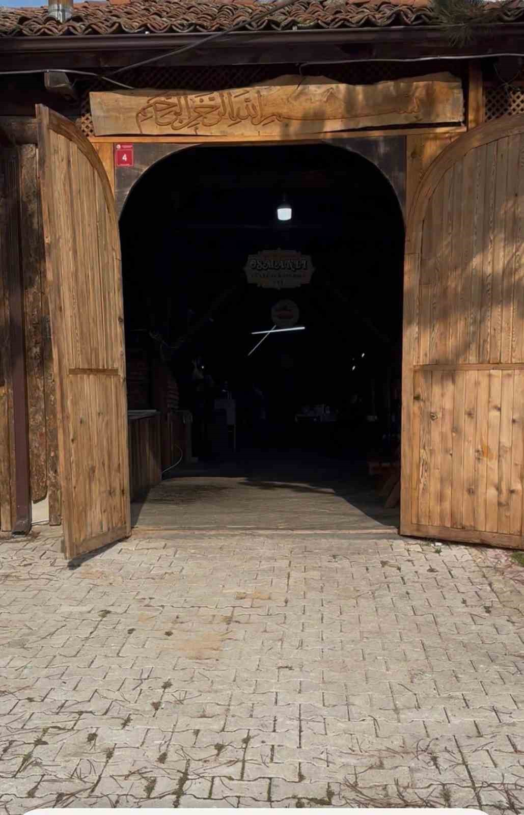 Bin yıllık yemek kültürünü 400 yıllık hana taşıdılar