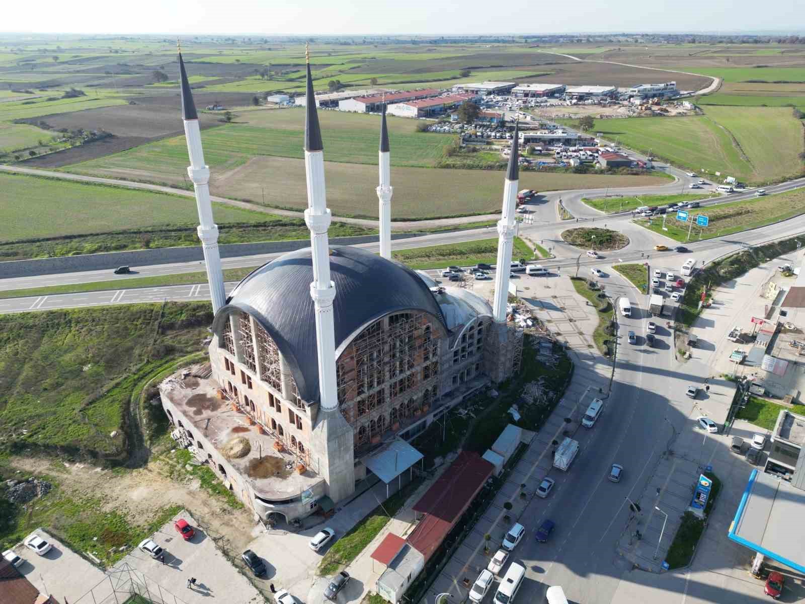 Ravza Camii yapımında iskeleden düşen işçi hayatını kaybetti
