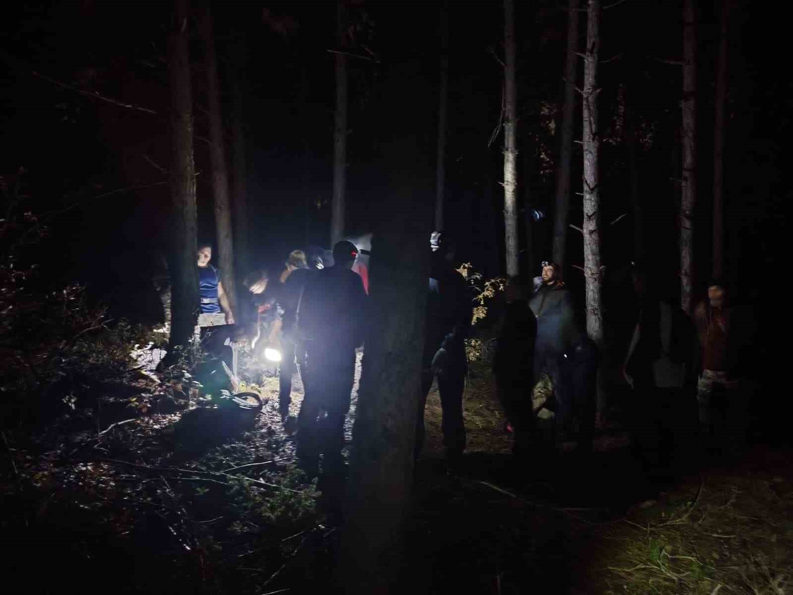 Uluslararası Dağ Günü’nde 25 kişilik grup ile 12 kilometrelik gece yürüyüşü