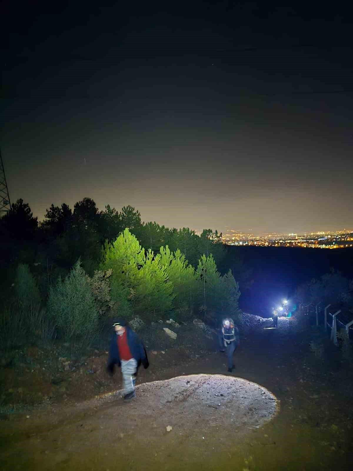 Uluslararası Dağ Günü’nde 25 kişilik grup ile 12 kilometrelik gece yürüyüşü
