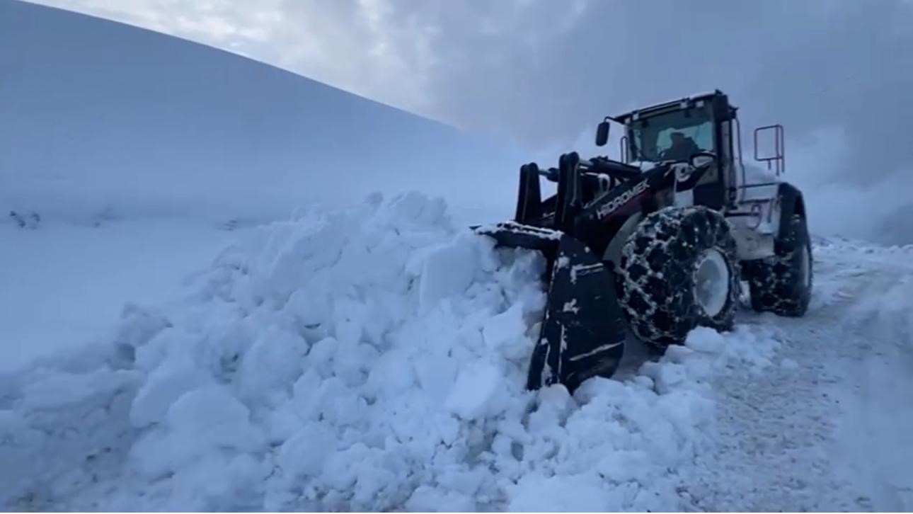 Şırnak’ta karla mücadele çalışmaları: Tünellerle yollar açılıyor