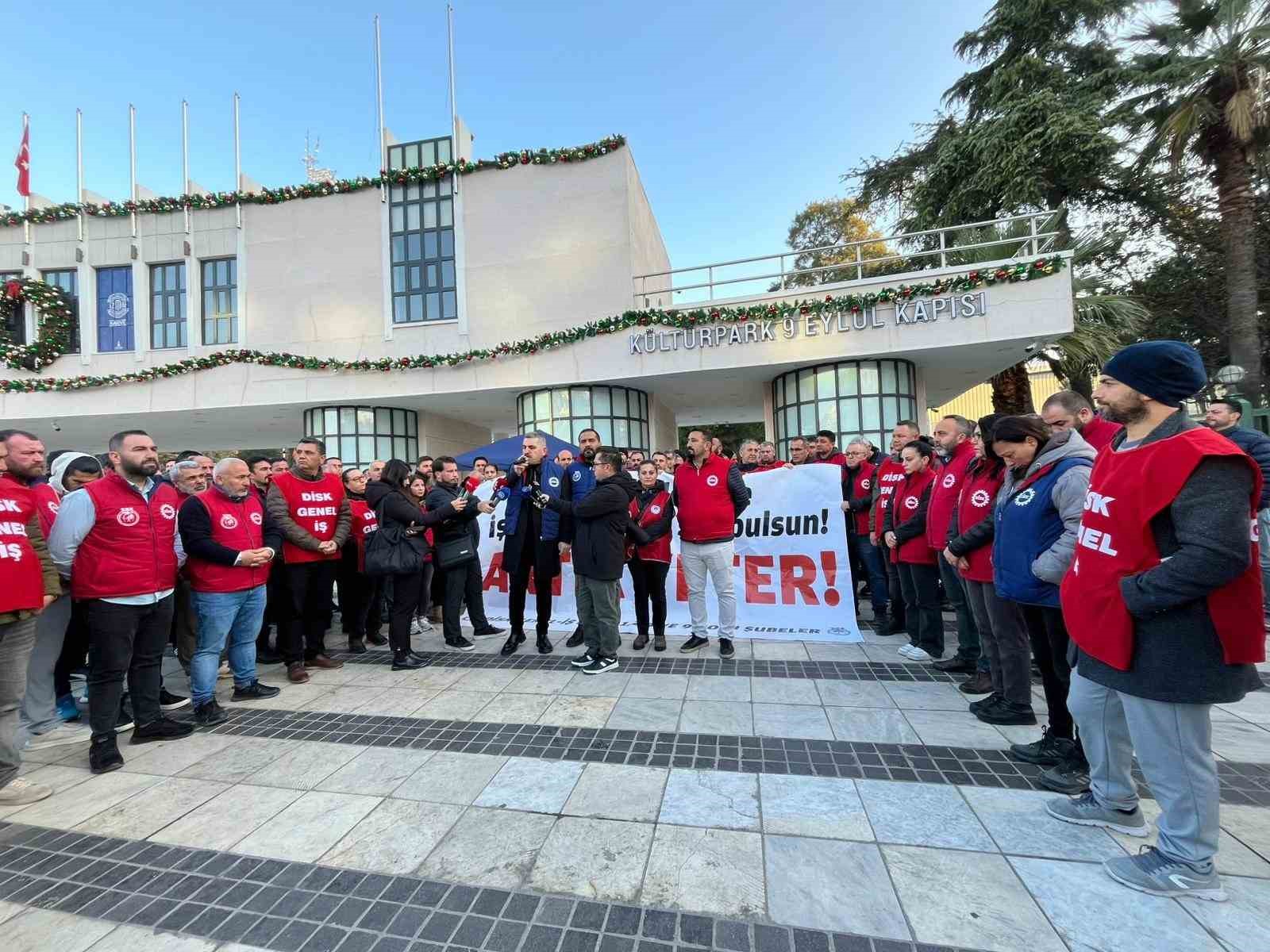 İzmir Büyükşehir işçilerinin eylemi beşinci gününde