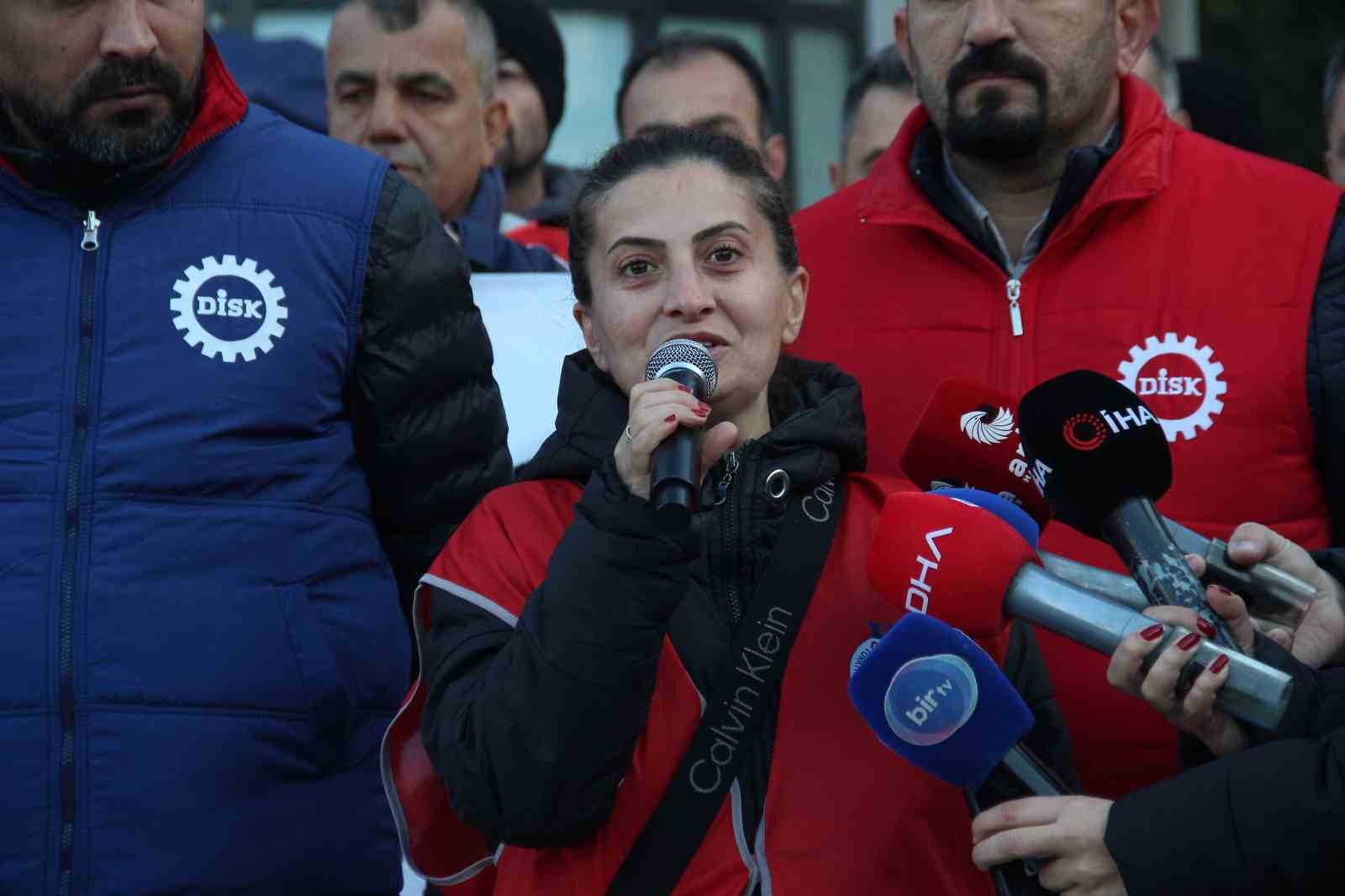 İzmir Büyükşehir işçilerinin eylemi beşinci gününde
