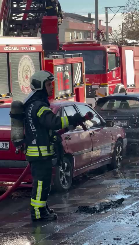 Oto tamir dükkanı ve 2 araç çıkan yangında küle döndü
