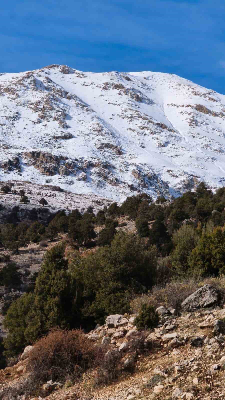 Kaş’ın yüksek kesimleri beyaza büründü
