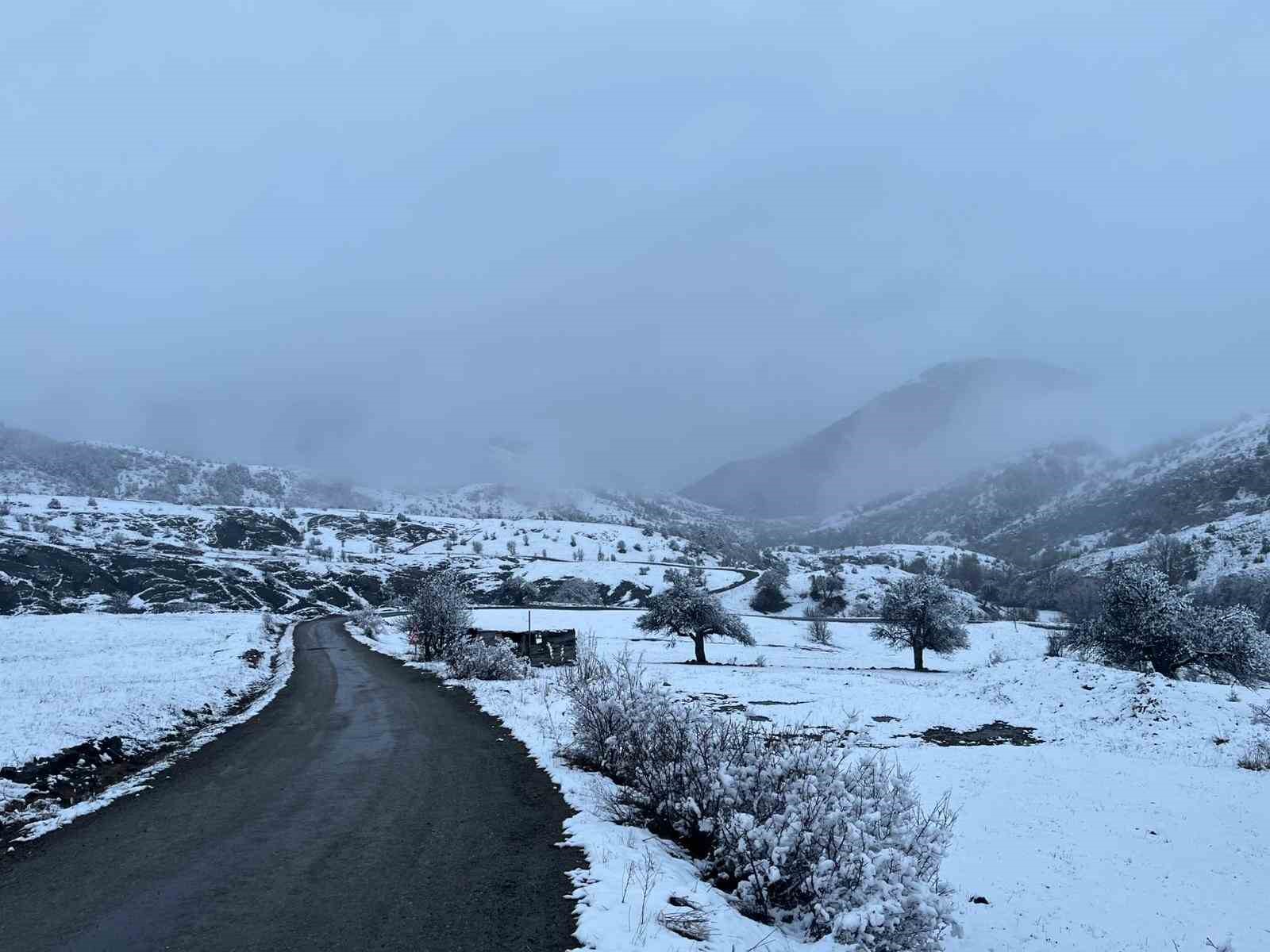 Sivas’ın Karadeniz’e açılan kapısına kar yağdı, kartpostallık görüntüler oluştu