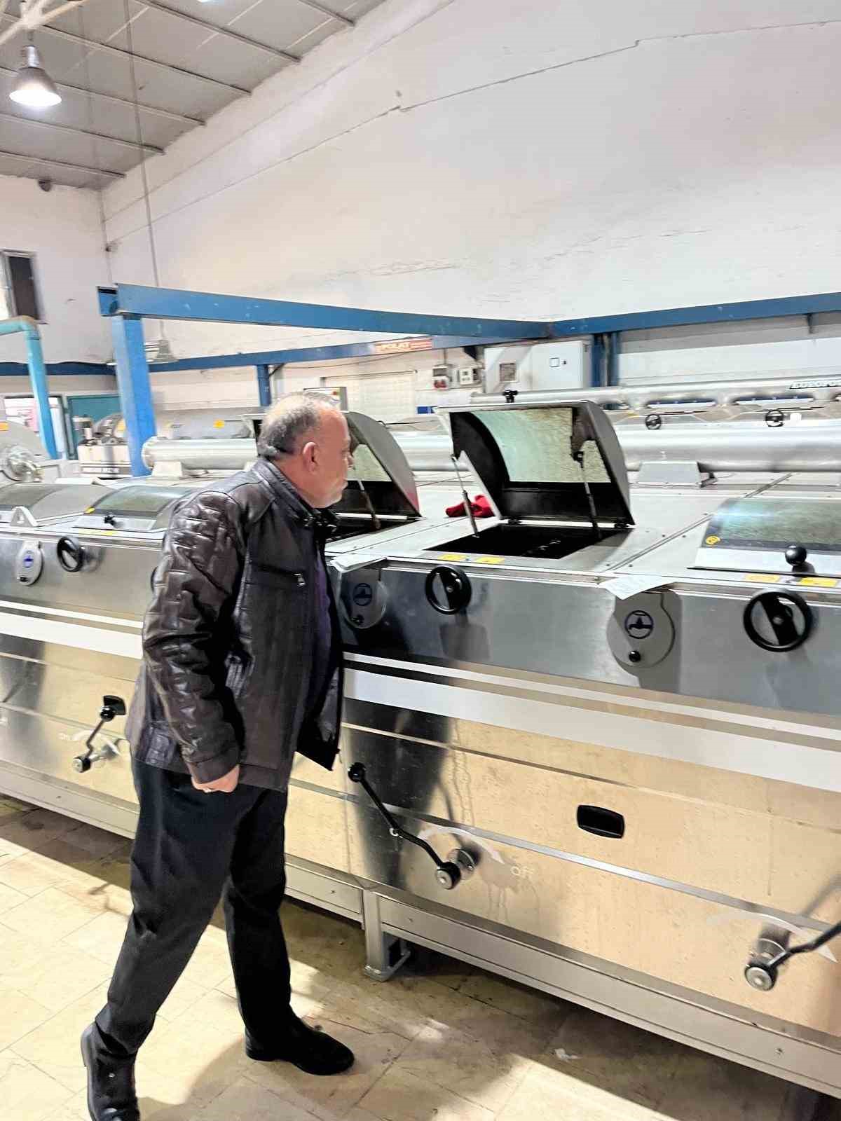 Başkan Özel, zeytin sezonunda üreticilerle yağ sıkım tesisinde buluştu
