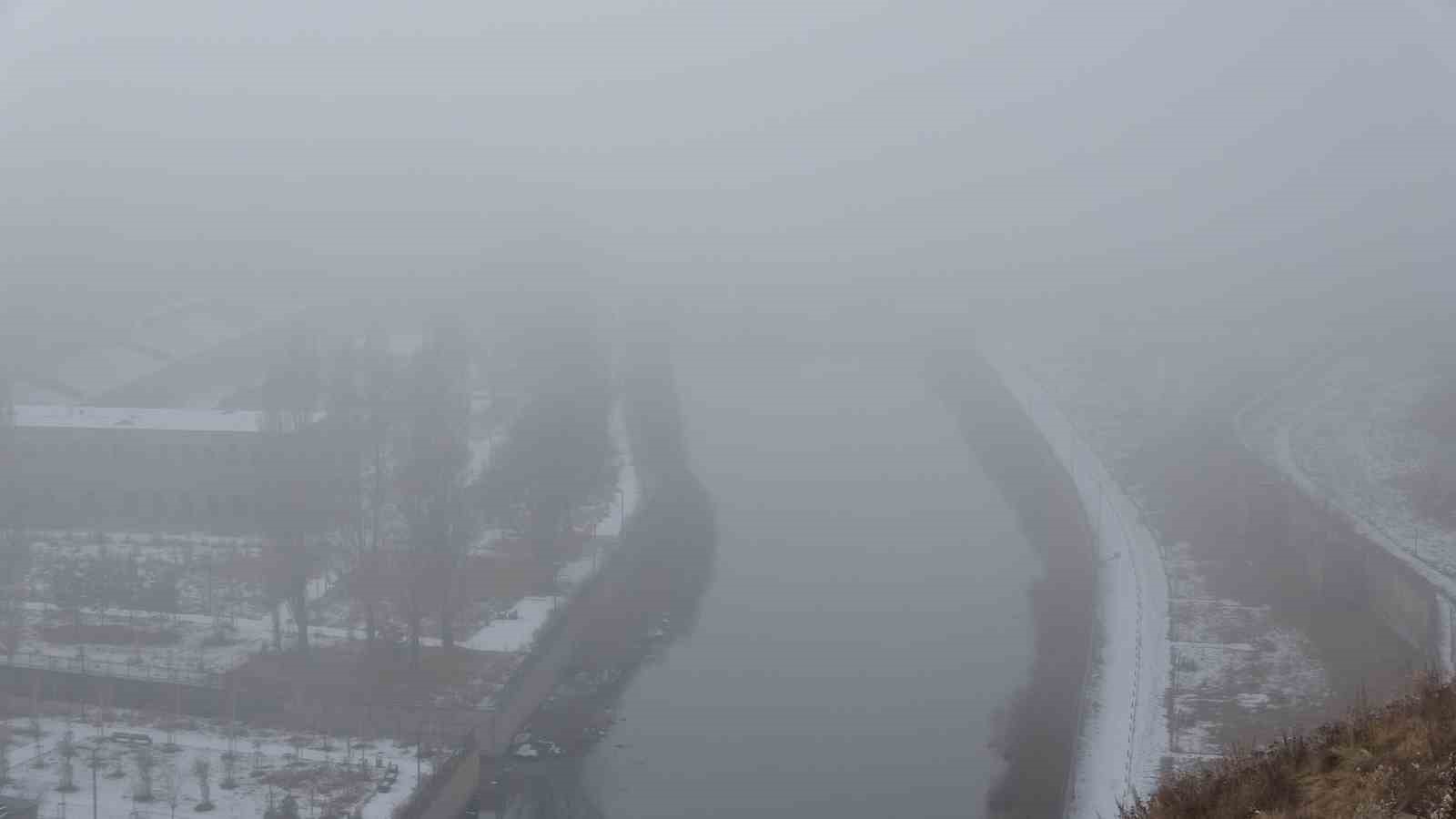 Yoğun sis sonrası kent adeta kayboldu