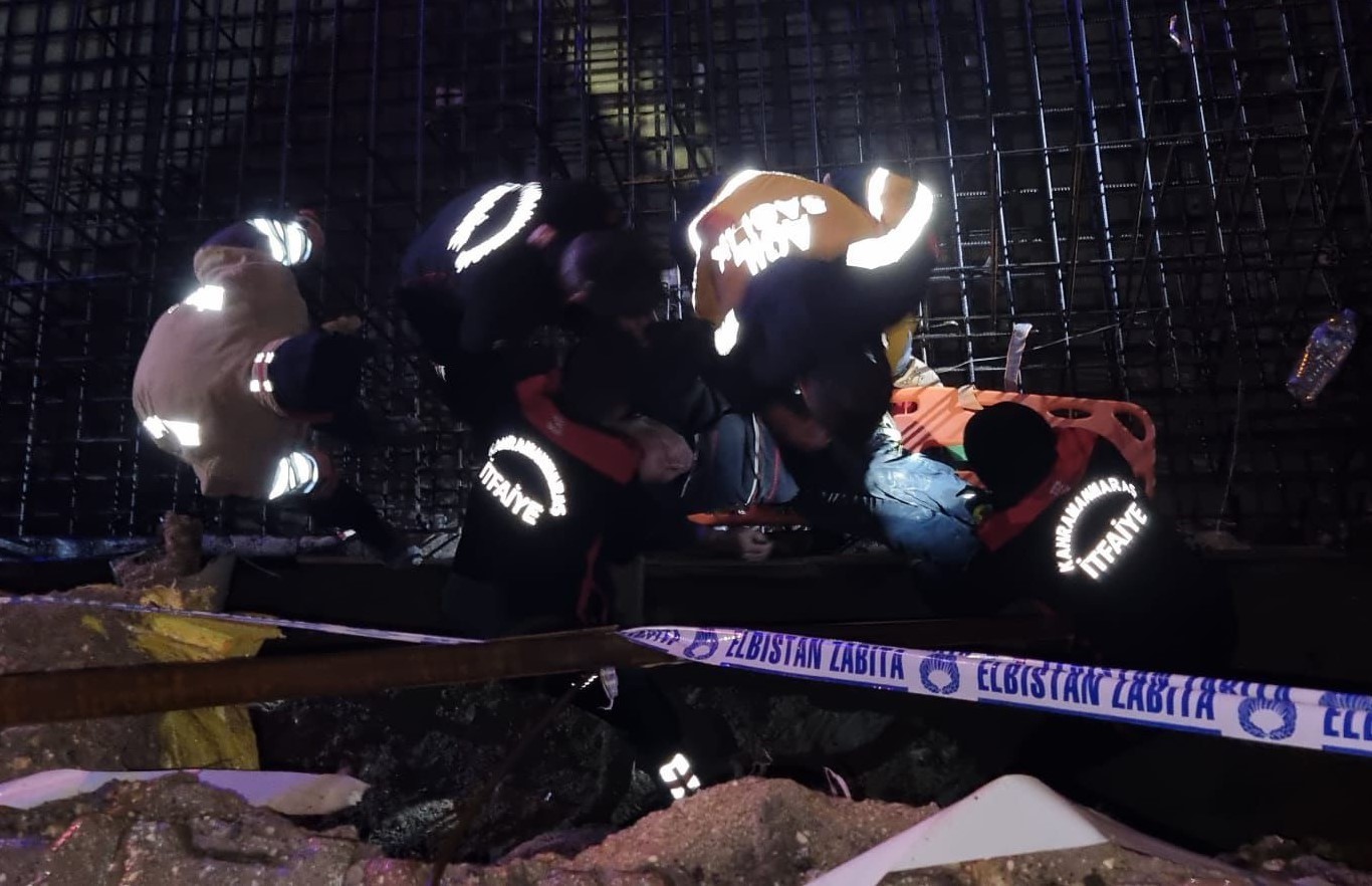 6 metrelik çukura düşen şahıs itfaiye ekiplerince kurtarıldı