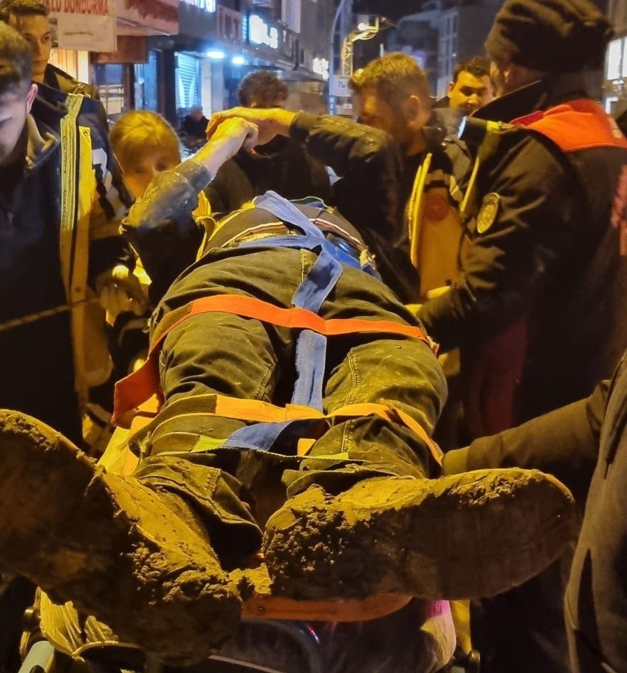 6 metrelik çukura düşen şahıs itfaiye ekiplerince kurtarıldı
