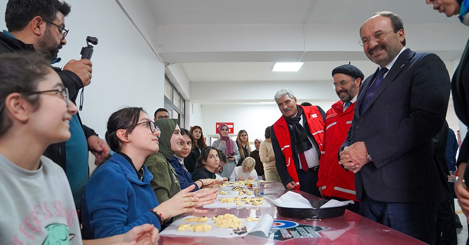 ETÜ’lü gençler ve özel gereksinimli çocuklar renkli etkinliklerle bir araya geldi