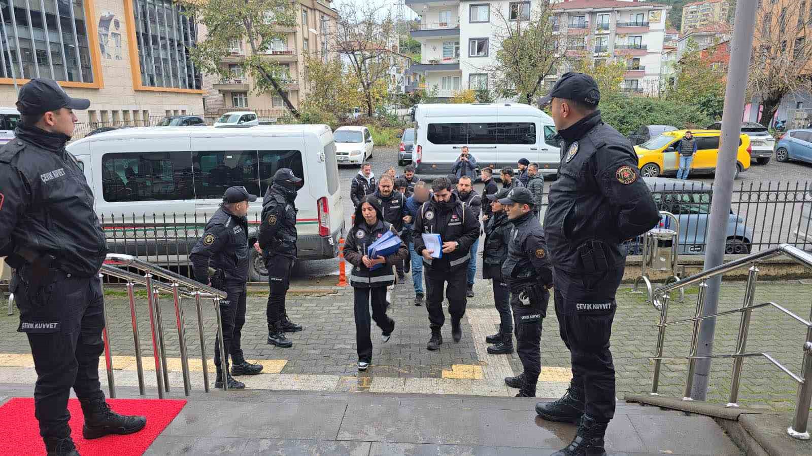 Karadeniz Ereğli’de kaçak silah operasyonu: 3 şüpheli adliyeye sevk edildi