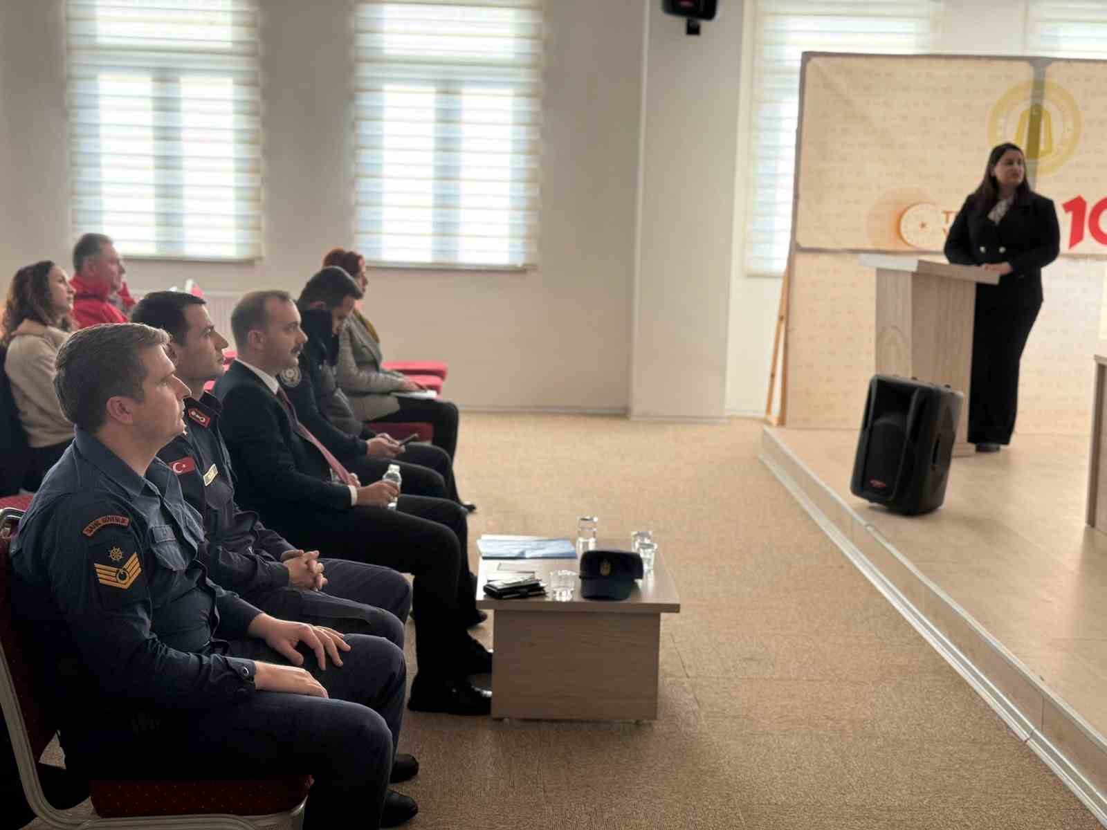 Eceabat’ta bağımlılıkla mücadele için bir araya gelindi
