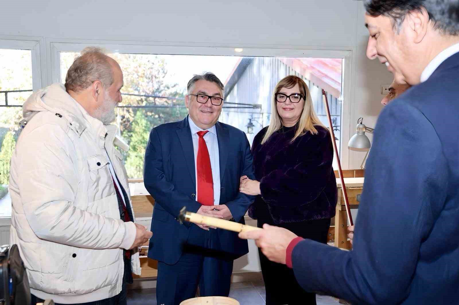 Rektör Özölçer ile Yazar Dr. Sait Başer, BEUN Çalgı Yapım Atölyesini ziyaret etti