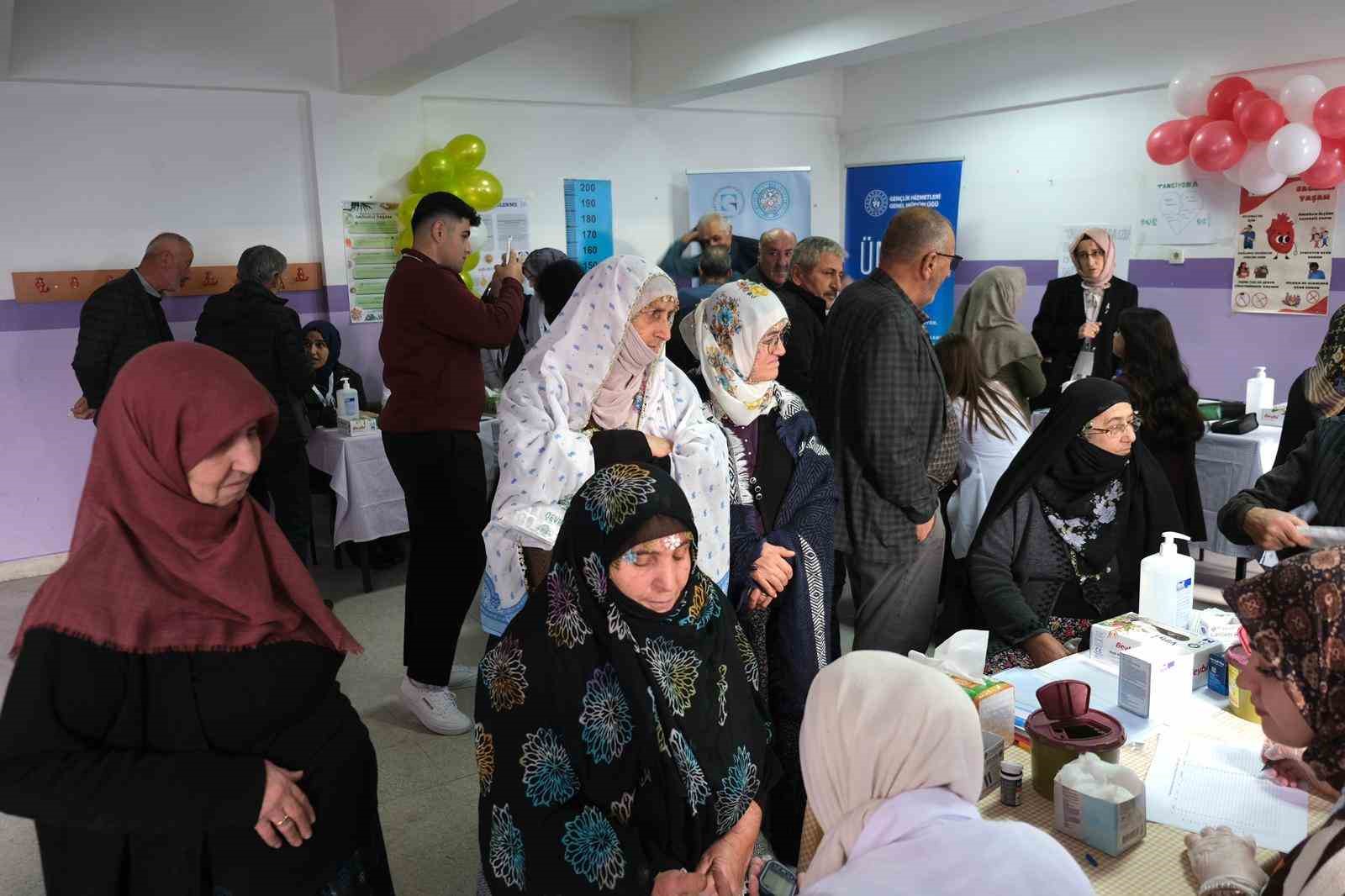 Tokat Gaziosmanpaşa Üniversitesi yolları aşıyor, sağlık taşıyor
