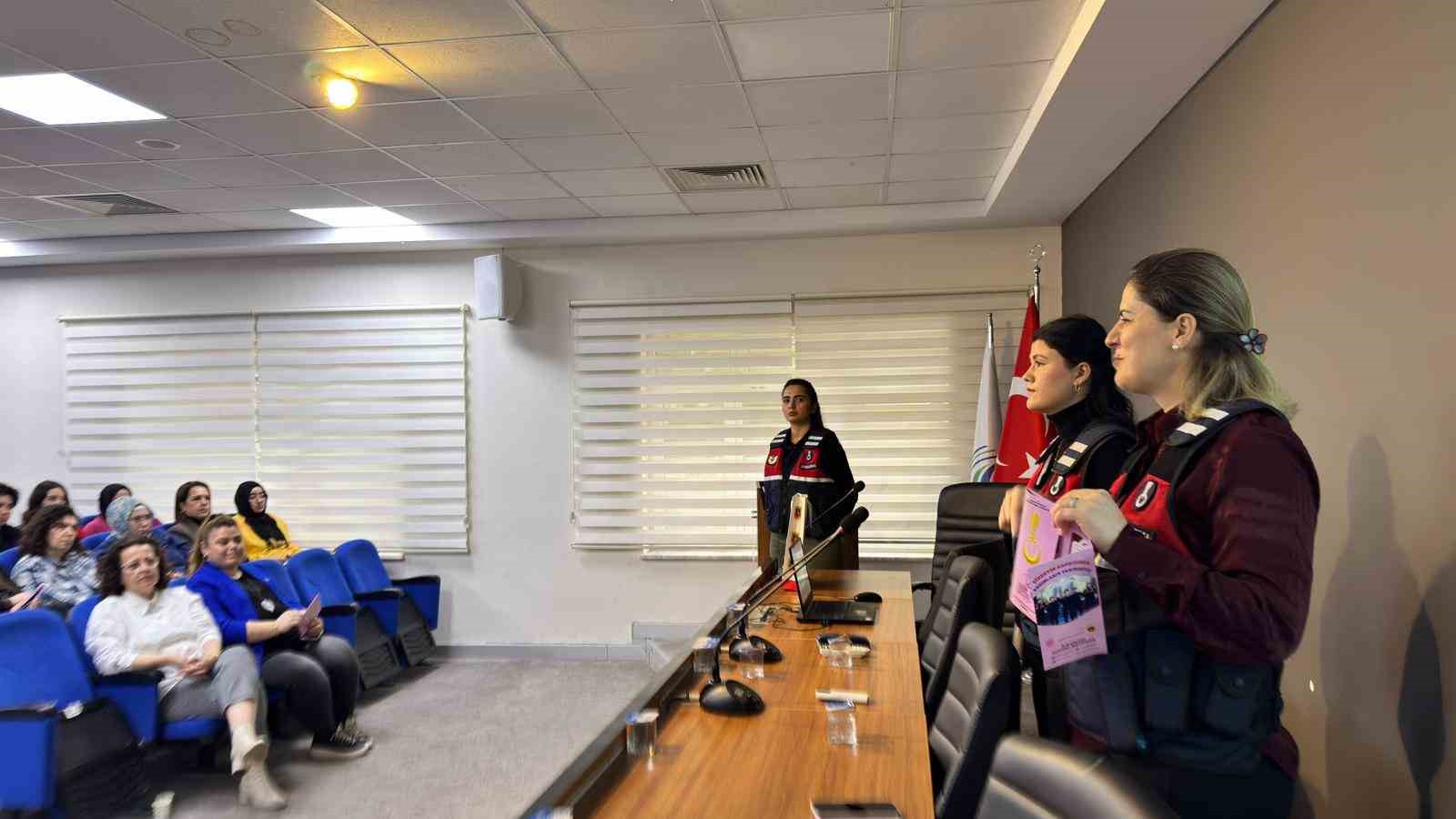 Üniversitelilere jandarmadan "KADES" ve "UYUMA" dersi