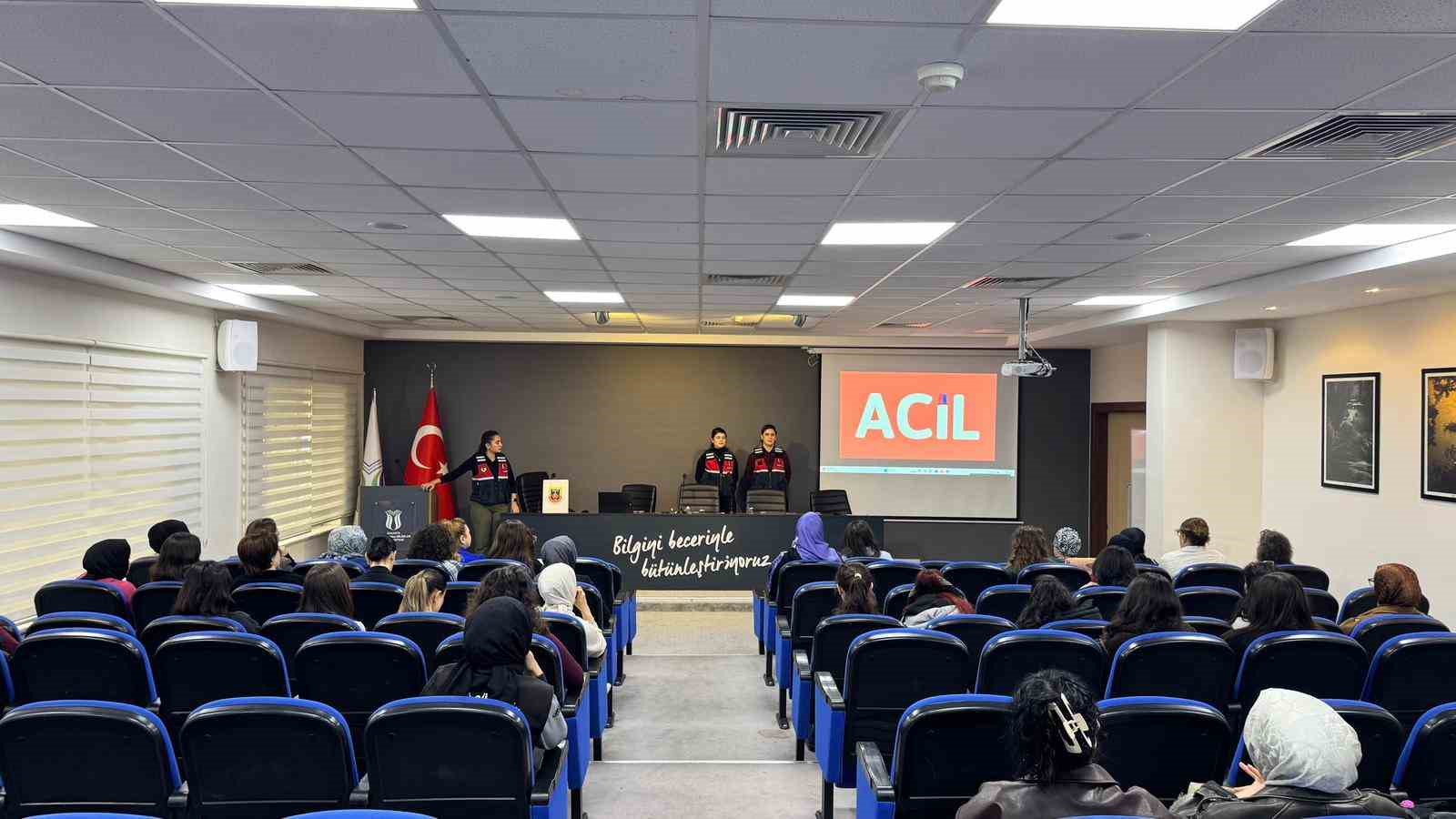 Üniversitelilere jandarmadan "KADES" ve "UYUMA" dersi