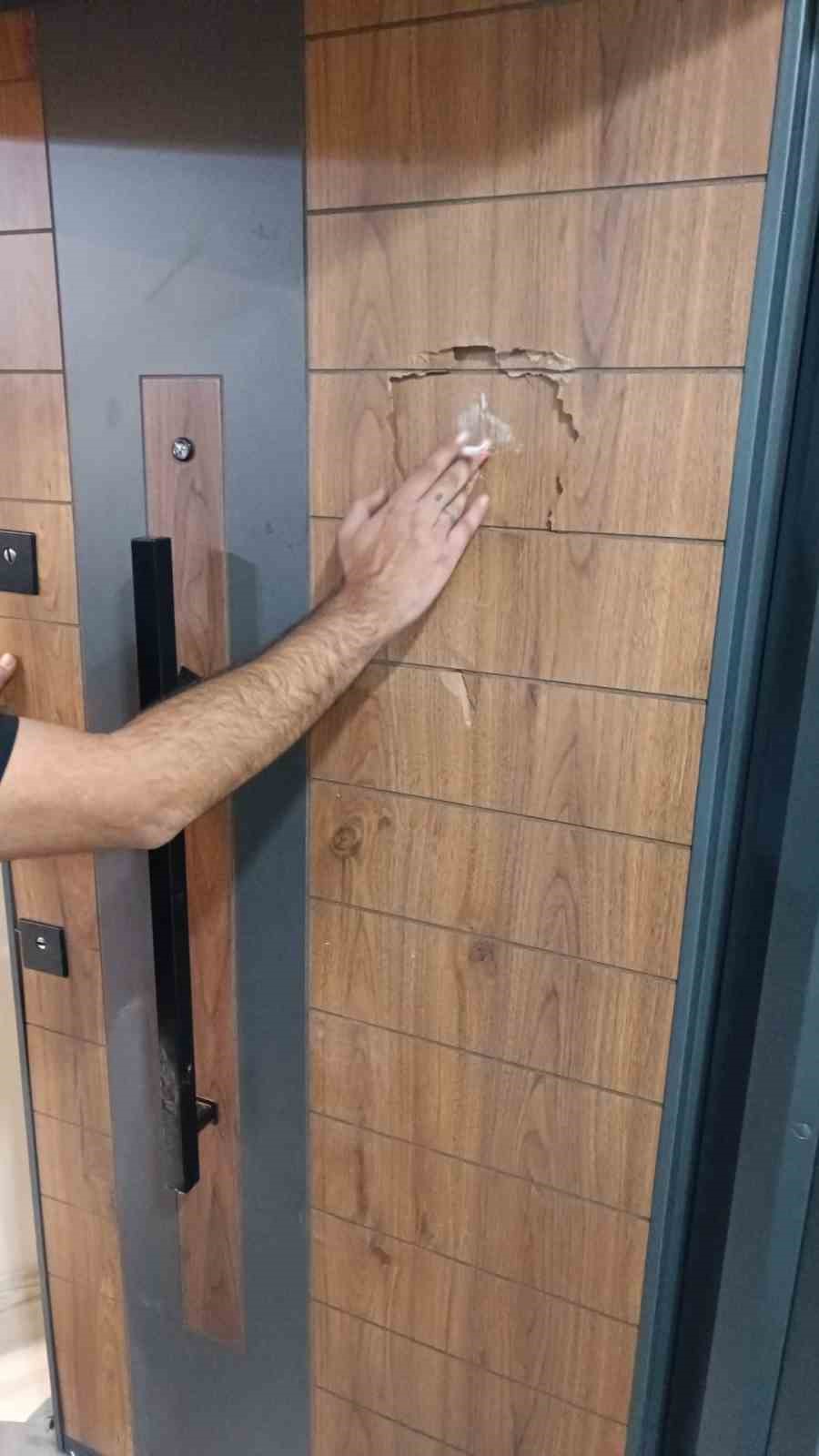 Esenyurt’ta ev sahibi, alacakları nedeniyle kiracısının evini bastı
